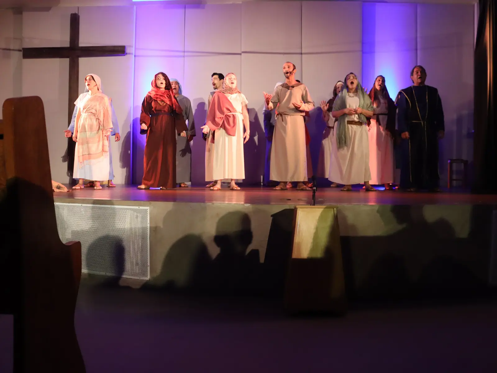 Apresentação de teatro bíblico no templo